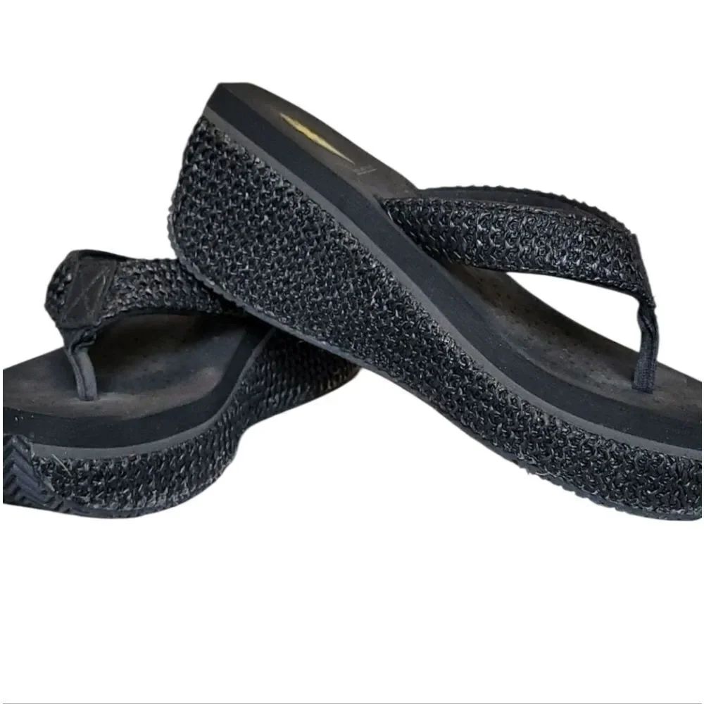 Volatile Black Island Wedge